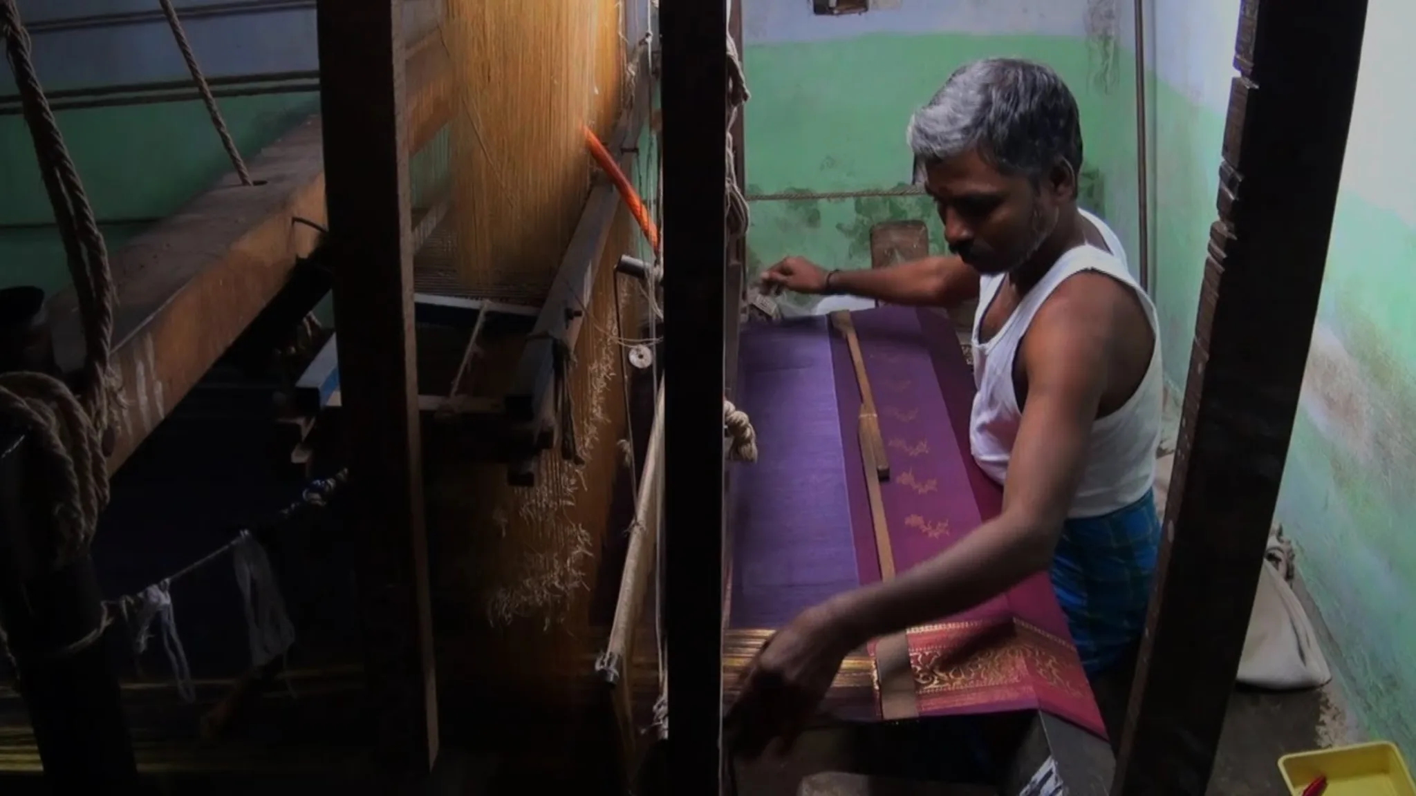 What Makes Banarasi Sarees So Famous? A Simple Guide for New Shoppers